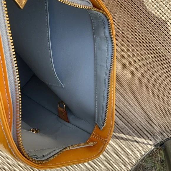 ⭐️SALE⭐️Louis Vuitton, Vernies, Houston, Elegant Yellow Leather Tote Bag - Picture 12 of 14